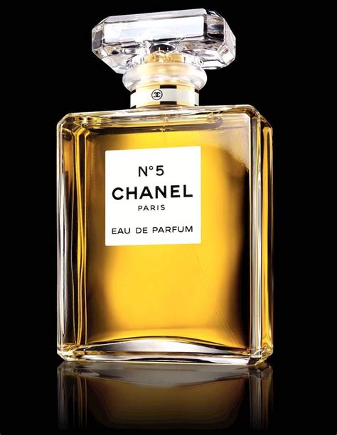 CHANEL N°5 PARFUM FLACON .